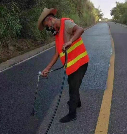 四川路面喷涂翻新彩色步道施工方案